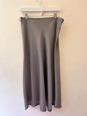 Elie Tahari gray satin midi skirt size large
